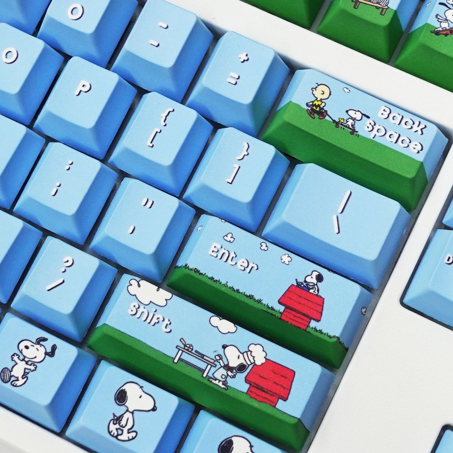 Snoopy Keyboard and Keycaps - Goblintechkeys