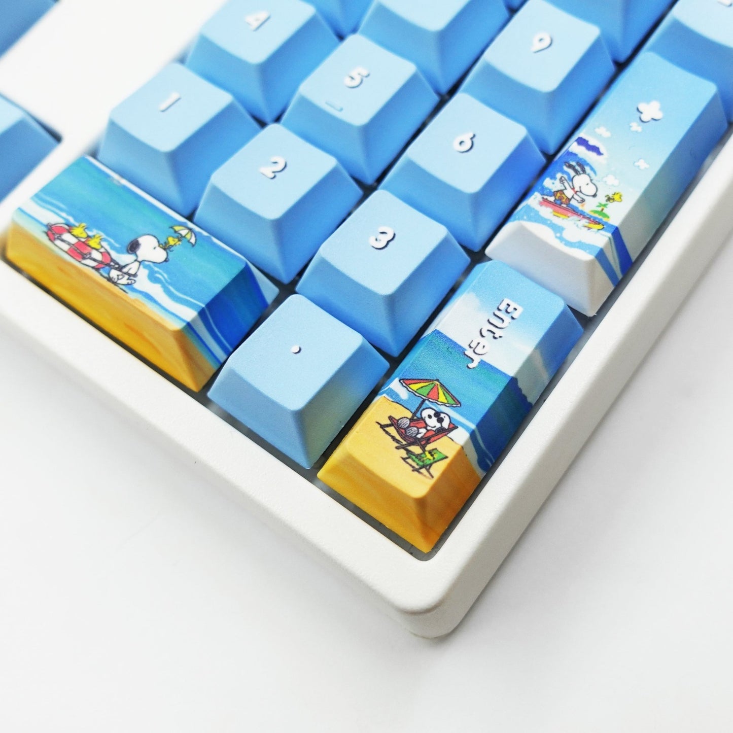 Snoopy Keyboard and Keycaps - Goblintechkeys