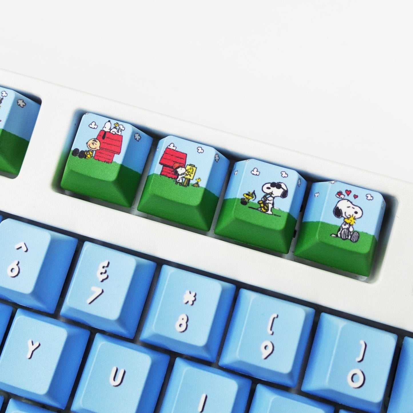 Snoopy Keyboard and Keycaps - Goblintechkeys