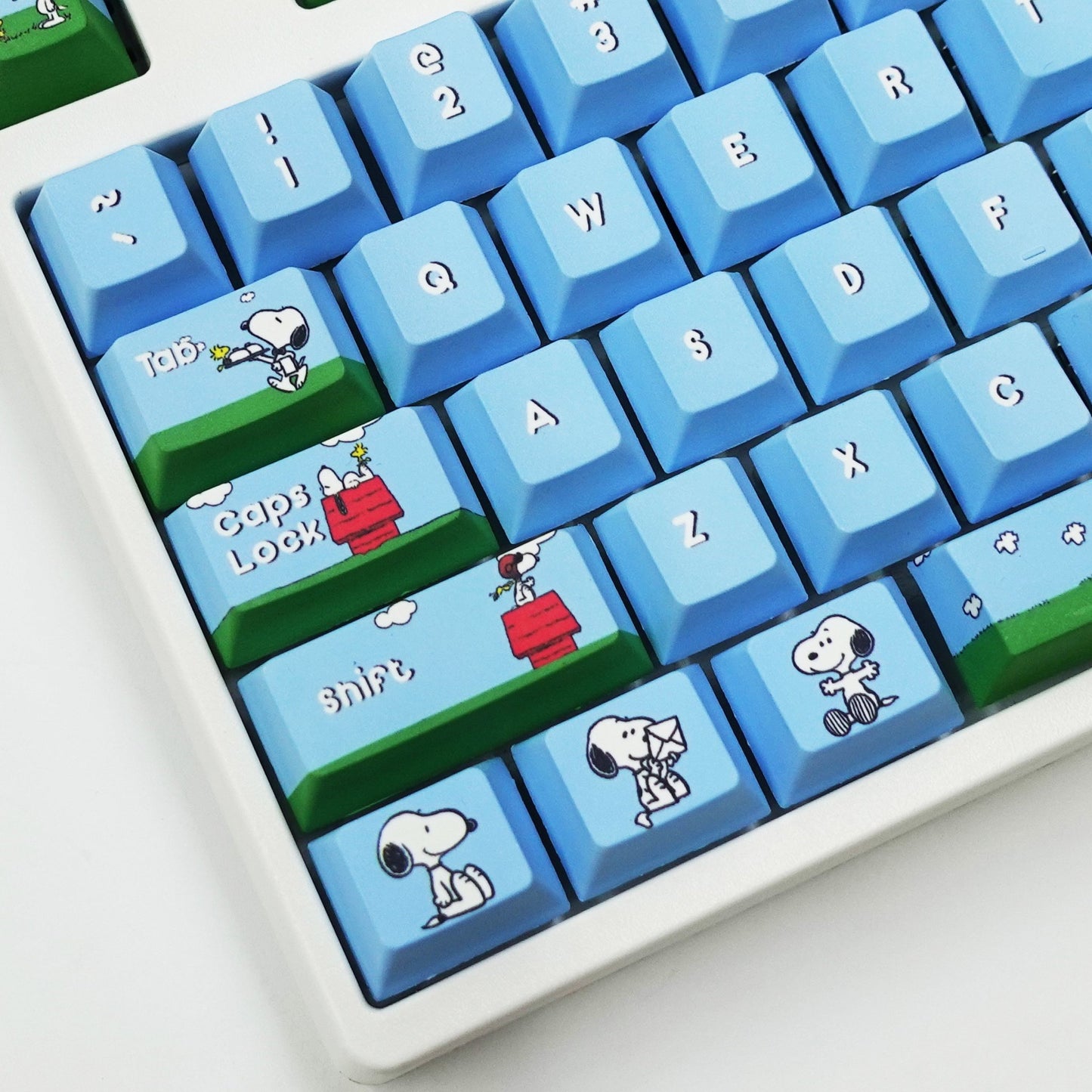 Snoopy Keyboard and Keycaps - Goblintechkeys